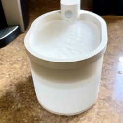 Wireless Pet water fountain with motion detector