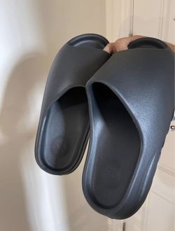 Yeezy Slides 9 (No Box)