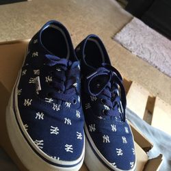 VANS OFF THE WALL YANKEE MLB COLLECTION SIZE 6Y
