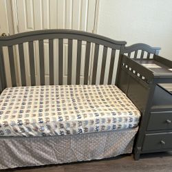 Baby crib And Mattress 