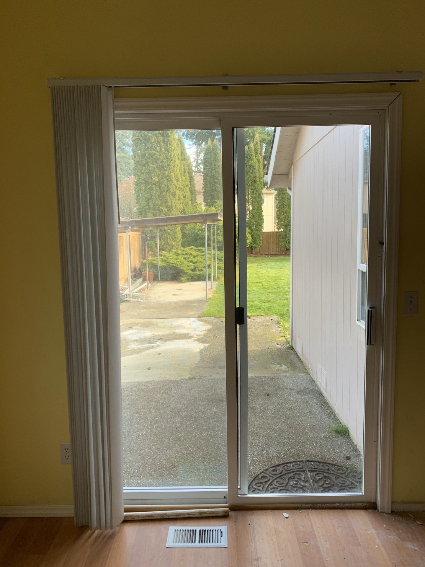Sliding glass door 60” x 80” with blinds for Sale in Renton, WA - OfferUp