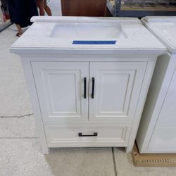 Brand New 30 in. W x 22 in. D Single Sink Bath Vanity in White with White Marble Top $459 