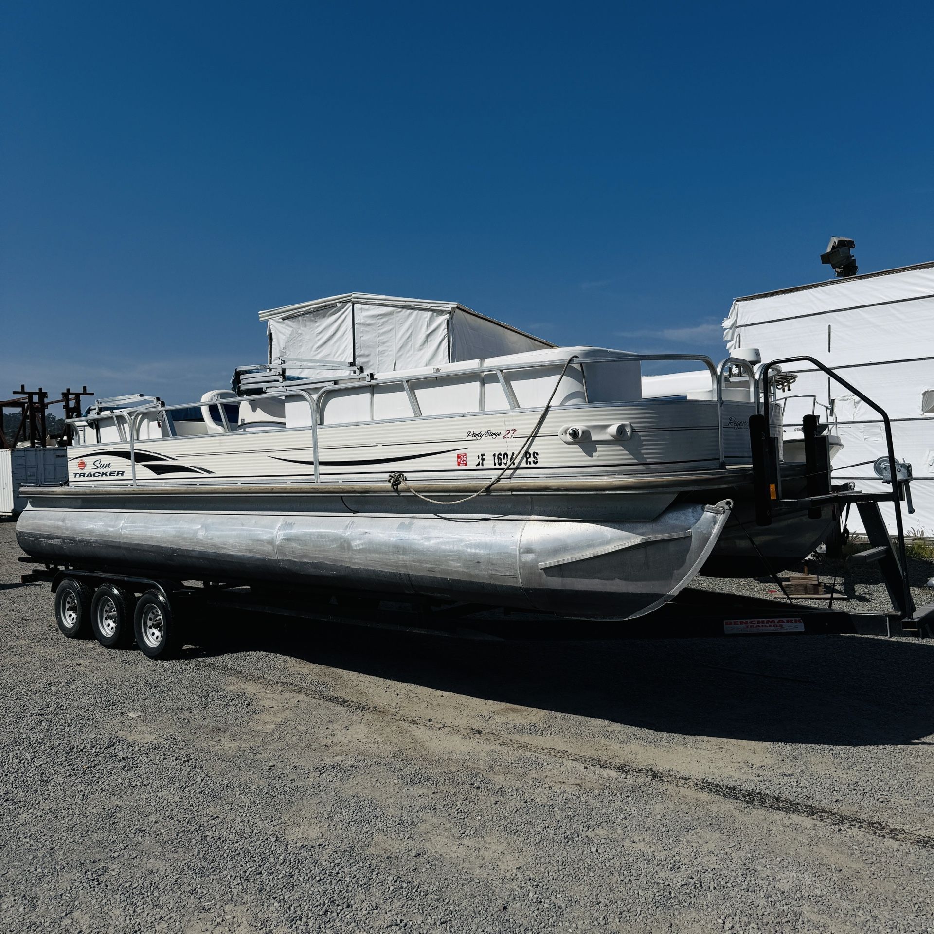 2006 SunTracker 2770