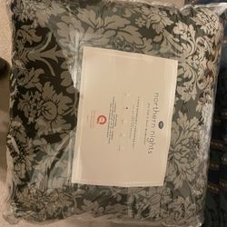 Queen 7 Piece, Reversible, Comfort Set Northern Lights