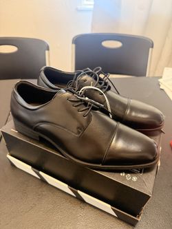 Men's Van Heusen Size 10.5 New