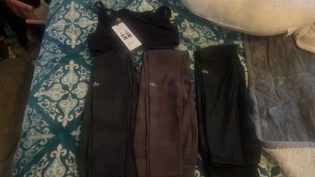 Alo Yoga Leggings Bundle – 3 Pairs and new with tags sports bra