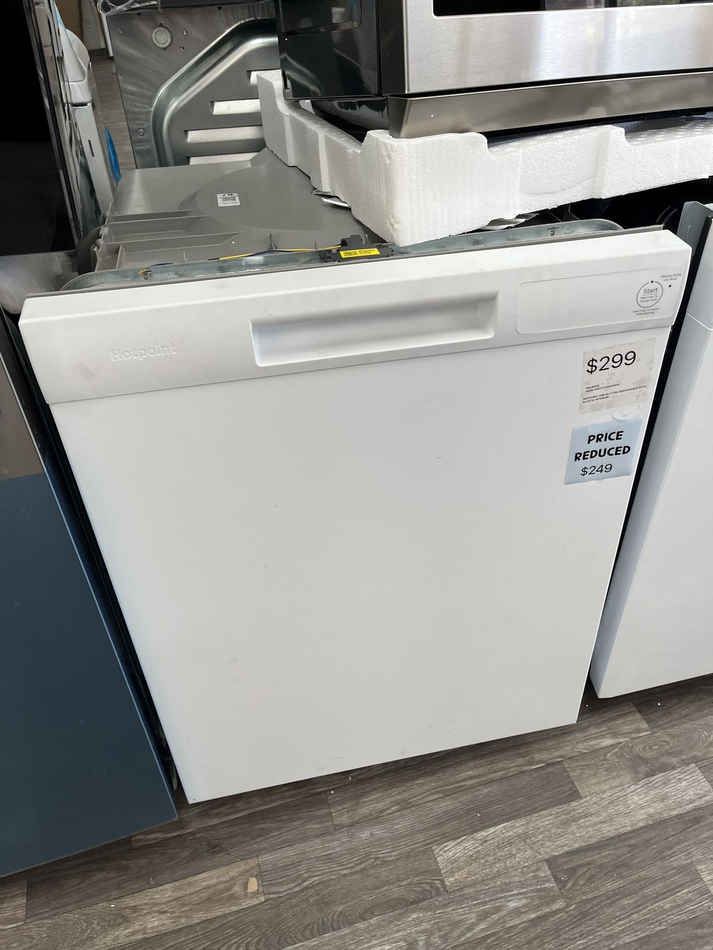 $249 Hotpoint Dishwasher, One Year Warranty, Minimal Cosmetic Wear