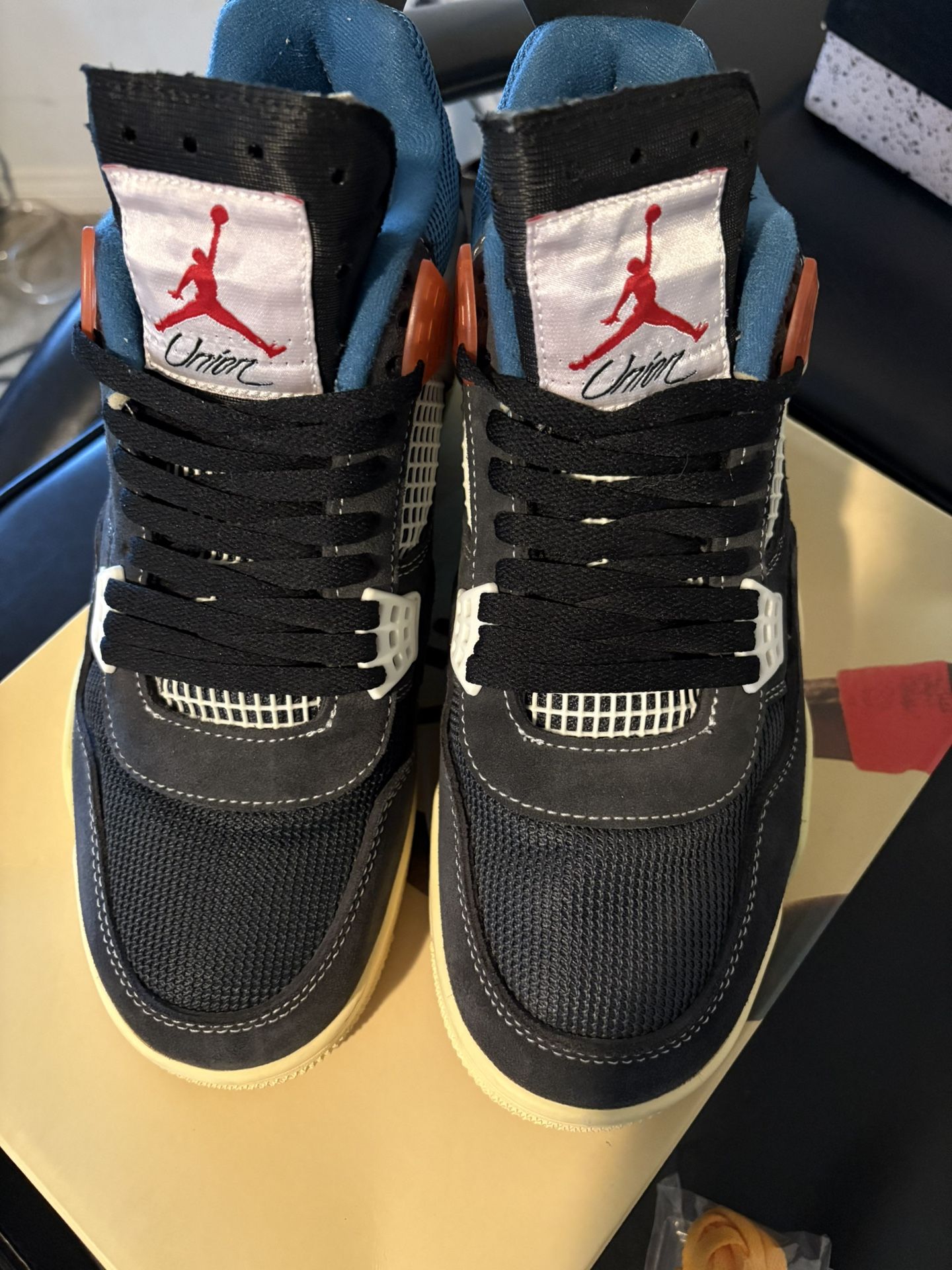 Air jordan 4s union off Noir