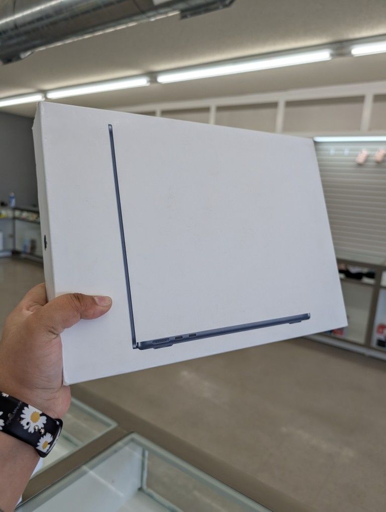 MacBook Air With Apple M3 Chip 8GB RAM 256GB SSD Electronics & Media