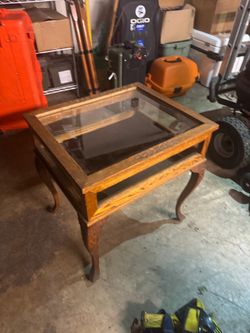 Showcase end table