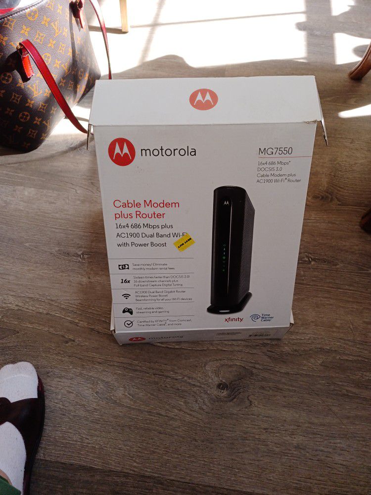 Motorola MG7550 Cable modem Plus AC1900 Wifi Router