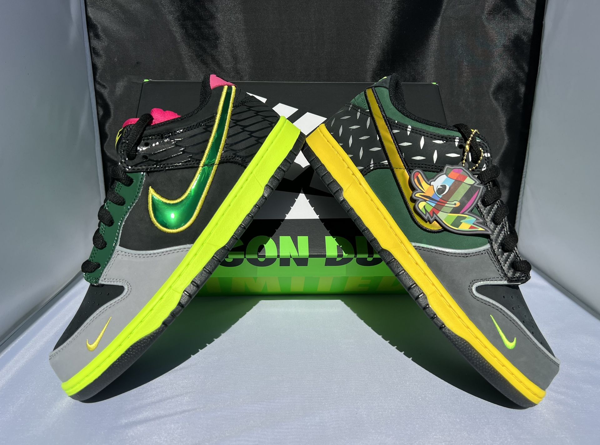 Nike Dunk Low Oregon Duck SB Travis Nigel Awake