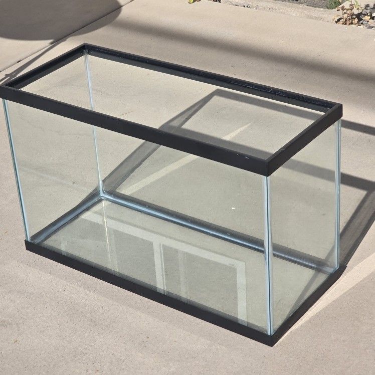 Clear glass tank perfect for fish or reptiles
