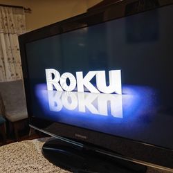 TV Samsung Non Smart and Roku 1 Box