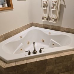 Jacuzzi Brand Jet Tub