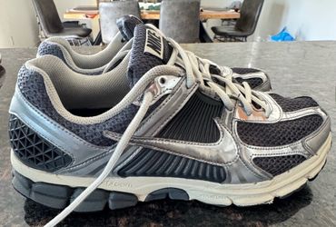 Nike VOMERO 5 Sneakers Grey Silver Size 11.5