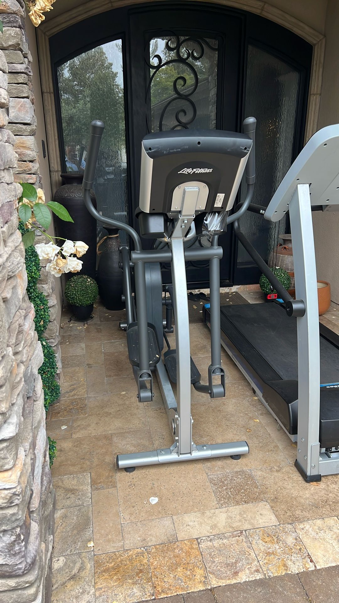 Life Fitness X1 Cross-Trainer Elliptical with Basic Workout Console