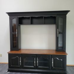 Entertainment cabinet