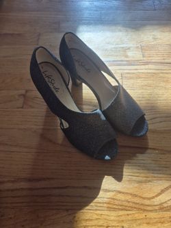 Woman high heals size 7.5