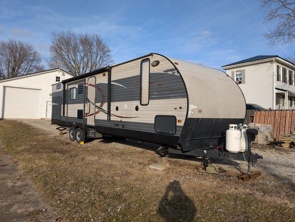 2015 Forest River Cherokee Grey Wolf