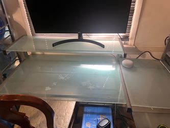 Computer table