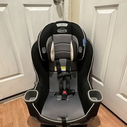 Graco 3-in-1 Extend2Fit Convertible Car Seat