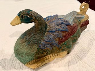🦆 Decorative Hand-Carved Duck Figurine