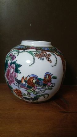 Vintage Japan ginger jar no lid