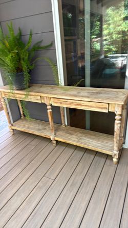 Free entryway table