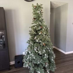 7’ Pre-Lit Christmas Tree