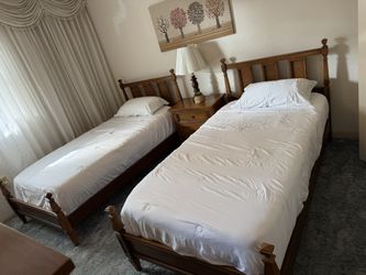 Bedroom furniture, two twin beds, 2 dressers and bedside table