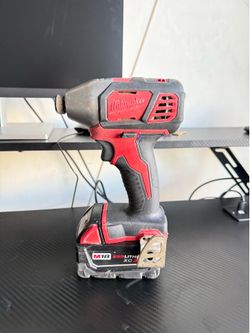 Milwaukee M18 1/4" Hex Impact Driver with XC3.0 Battery