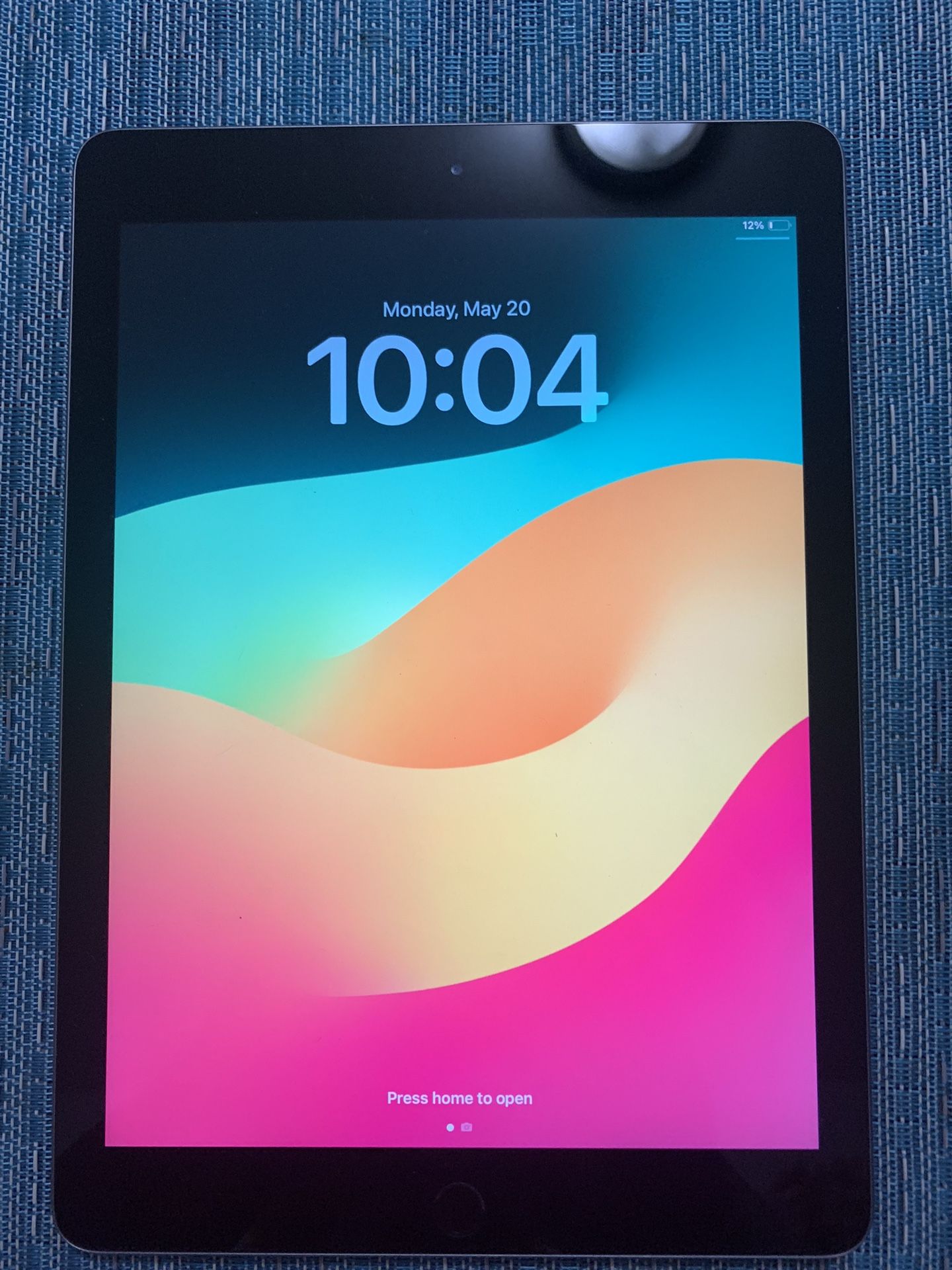 Apple iPad 6th Generation 128GB Unlocked Like New!