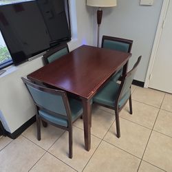 Dining Table With 4 Chairs For Selling 