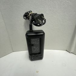 Hitachi VM-AC82A(R) OEM AC ADAPTOR / Charger FOR 8mm VIDEO CAMERA JAPAN