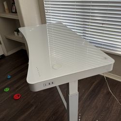 White Sit Or Standing Desk 