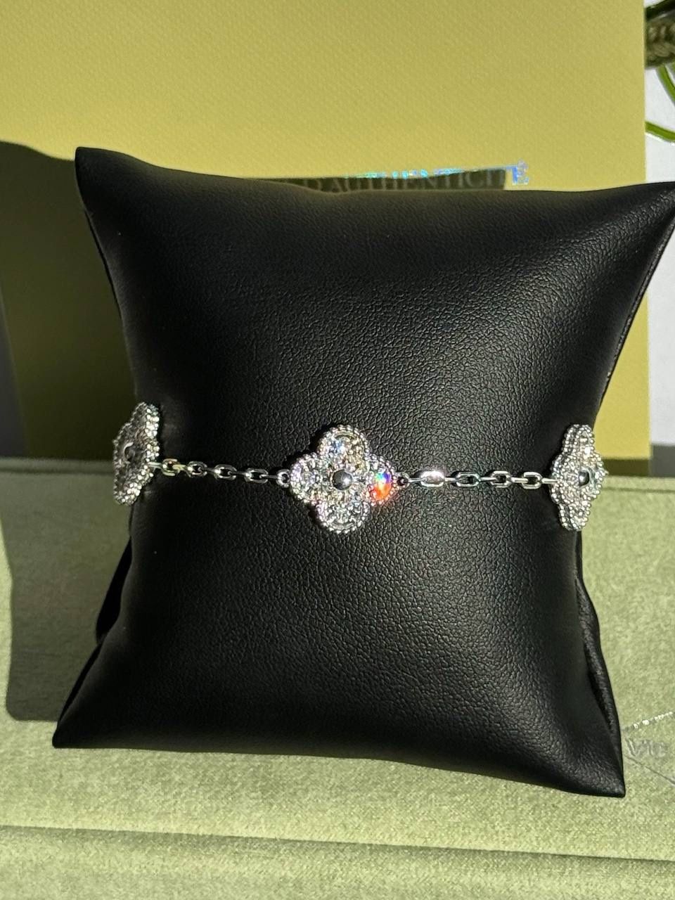 18k white gold Van cleef Alhambra style diamond motifs clover