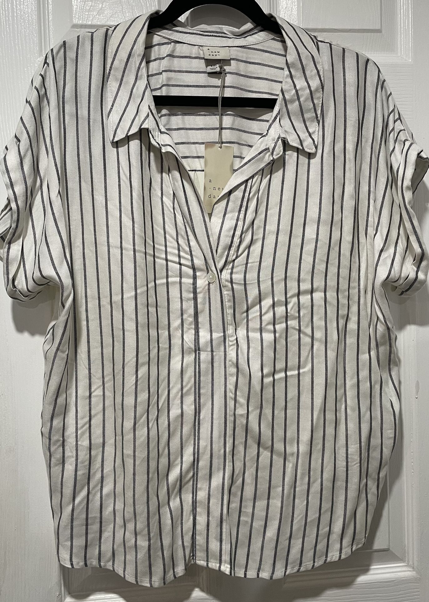 Women’s Top (new w/tag) Size XXL