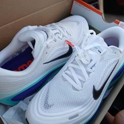 Nike Vomero Plus Road-Running Shoes – Men’s 11.5/ Women’s 13