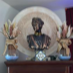 Bronze Classical Bust With Lovely Plate And Decor