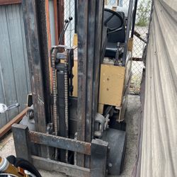 Forklift 