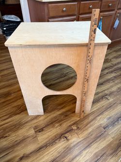 Automatic litter box table