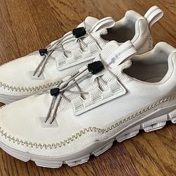 WOMENS ON CLOUD RUNNING SHOES