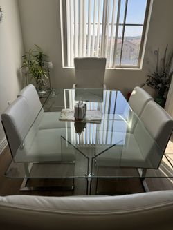4 White Leather Chairs / 4 Sillas De Piel