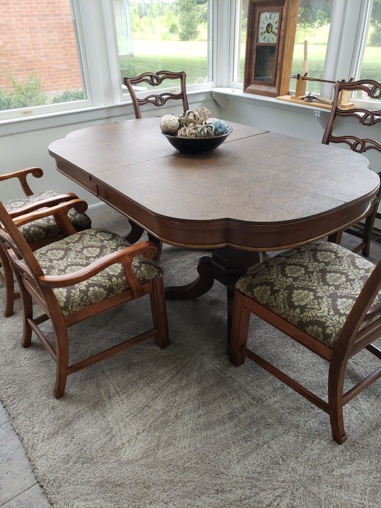 Dining Room Table And 6 Chairs. $470