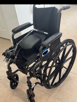 Drive Medical Blue Streak Wheelchair