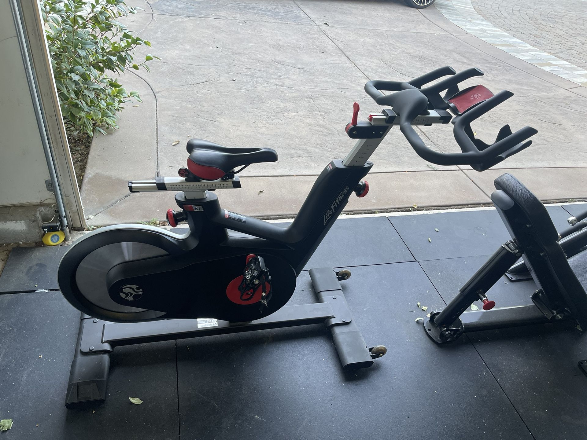 Life fitness exercise bicycle