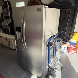 Frigidaire Refrigerator 