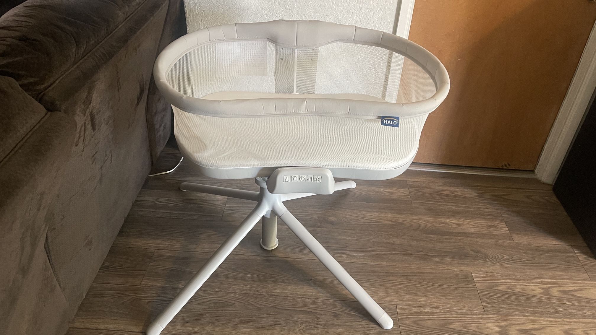 Halo Swivel Bassinet Like New