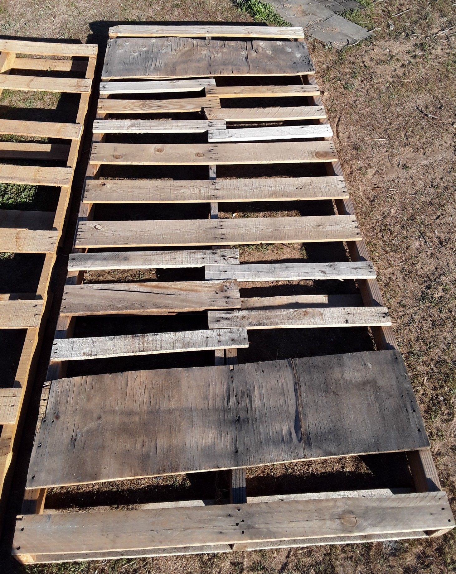 Oversized Pallets (Sizes And Prices in Photos) for Sale in Hesperia, CA